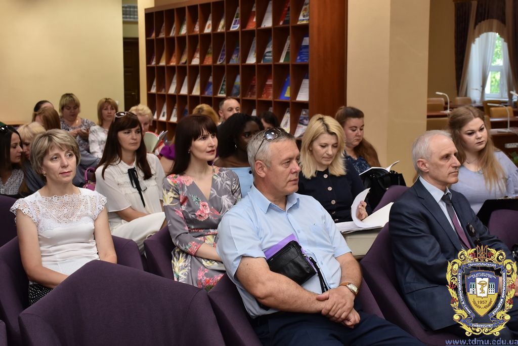 На пленарному засіданні  Всеукраїнської науково-практичної конференції '' Мовна комунікація_ мова, культура, медицина''